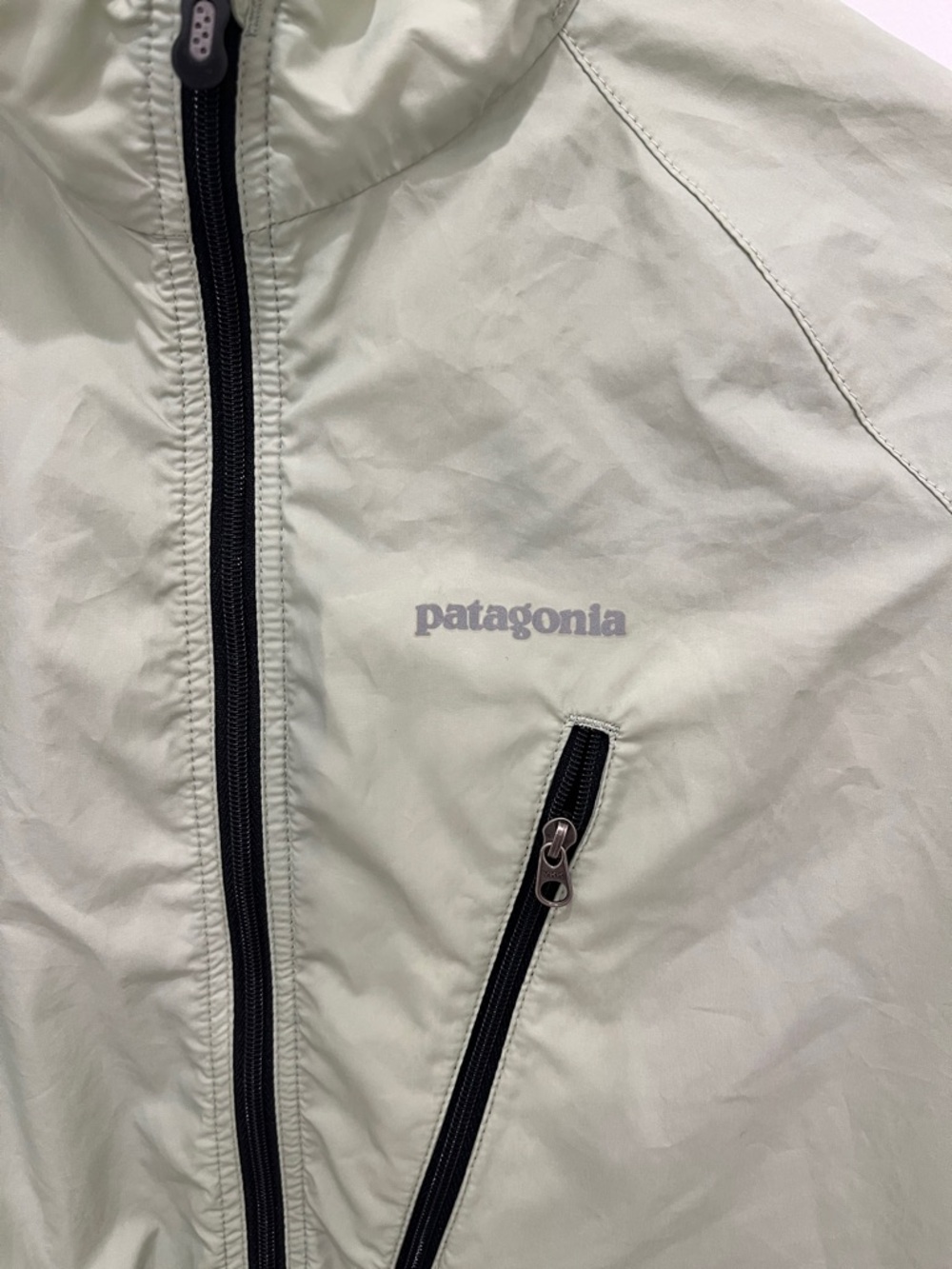 Patagonia Light Green and Black Men's Windbreaker Jacket - Picture 2 of 9